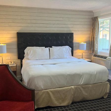 Rocky River Inn New Milford エクステリア 写真