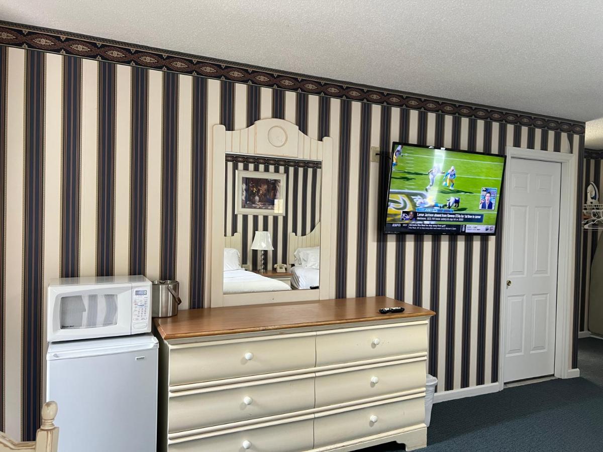 Rocky River Inn New Milford エクステリア 写真