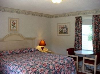 Rocky River Inn New Milford エクステリア 写真