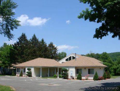 Rocky River Inn New Milford エクステリア 写真